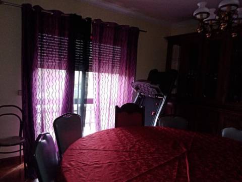 Moradia T4 com Restaurante