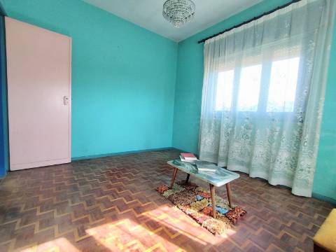 Viva com Espaço e Tradição! Moradia T5 com Adega e Quintal na Malhada de Cima - Cantanhede