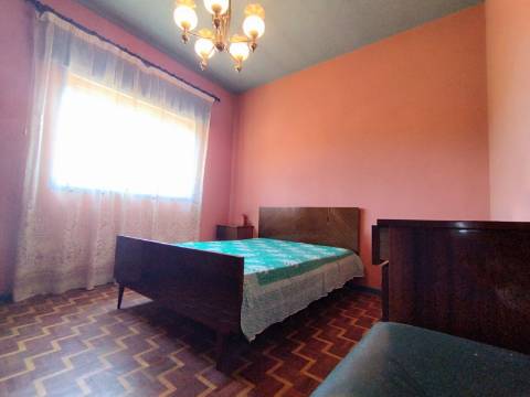 Viva com Espaço e Tradição! Moradia T5 com Adega e Quintal na Malhada de Cima - Cantanhede