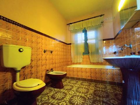 Viva com Espaço e Tradição! Moradia T5 com Adega e Quintal na Malhada de Cima - Cantanhede