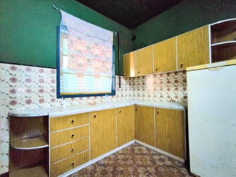 Viva com Espaço e Tradição! Moradia T5 com Adega e Quintal na Malhada de Cima - Cantanhede