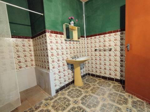 Viva com Espaço e Tradição! Moradia T5 com Adega e Quintal na Malhada de Cima - Cantanhede