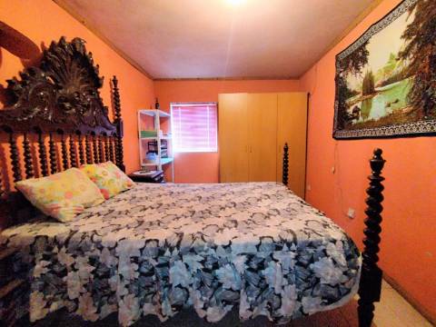 Viva com Espaço e Tradição! Moradia T5 com Adega e Quintal na Malhada de Cima - Cantanhede