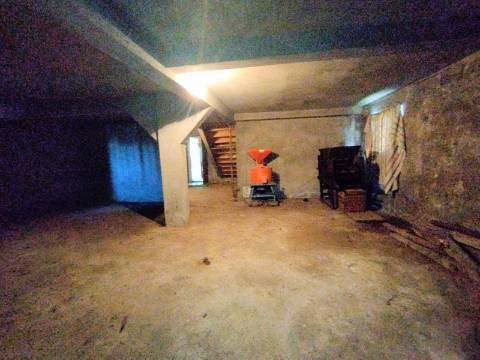 Viva com Espaço e Tradição! Moradia T5 com Adega e Quintal na Malhada de Cima - Cantanhede