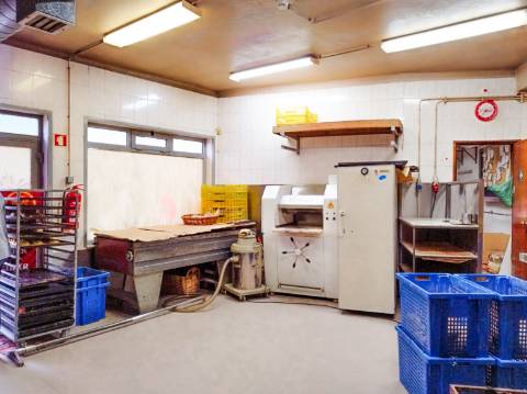 Loja com Padaria/Pastelaria em Rio Tinto