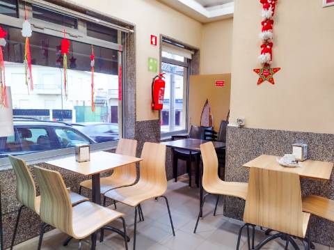 Loja com Padaria/Pastelaria em Rio Tinto