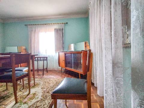 Moradia T4 com Anexos e Quintal - Cantanhede