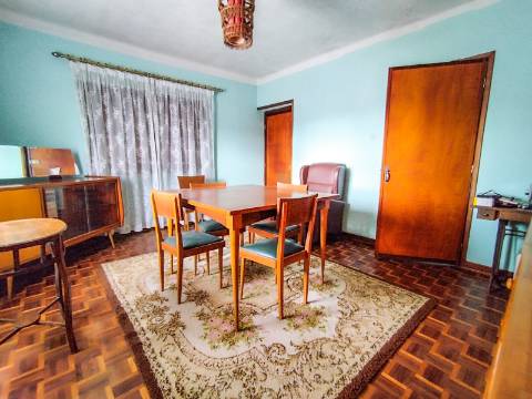 Moradia T4 com Anexos e Quintal - Cantanhede