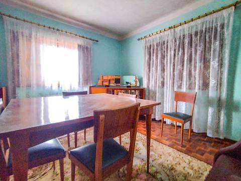 Moradia T4 com Anexos e Quintal - Cantanhede