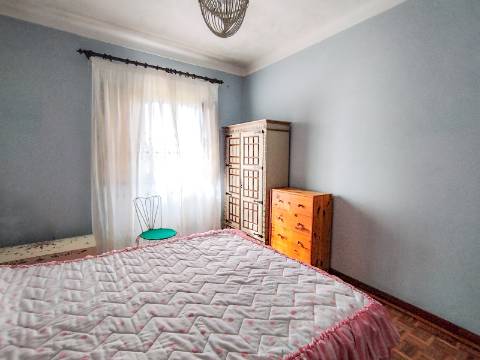 Moradia T4 com Anexos e Quintal - Cantanhede