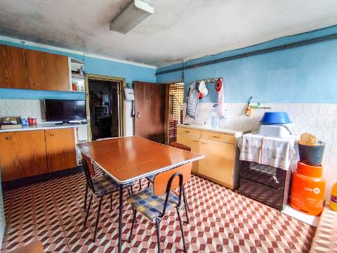 Moradia T4 com Anexos e Quintal - Cantanhede