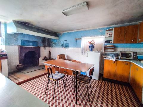 Moradia T4 com Anexos e Quintal - Cantanhede