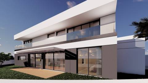 Moradia T3 unifamiliar com lugar de estacionamento