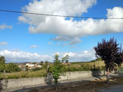 Lote para Construção com Projeto