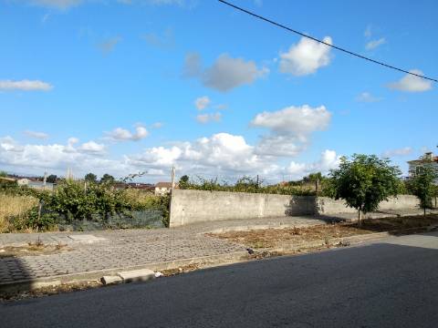 Lote para Construção com Projeto