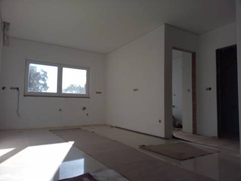 Moradia T3+1 em fase de acabamentos com Jardim e Terreno