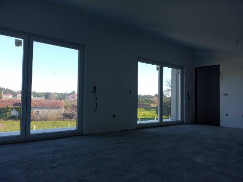 Moradia T3+1 em fase de acabamentos com Jardim e Terreno