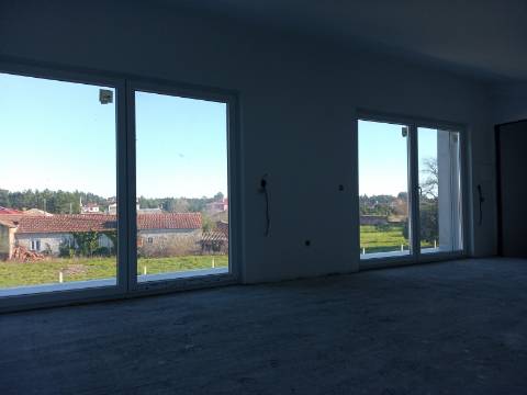 Moradia T3+1 em fase de acabamentos com Jardim e Terreno