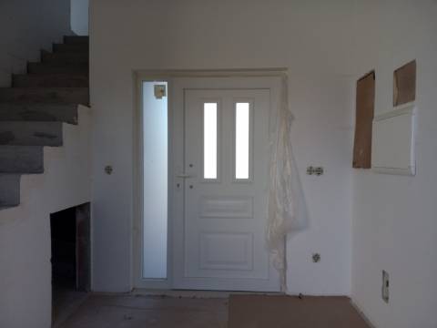 Moradia T3+1 em fase de acabamentos com Jardim e Terreno