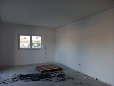 Moradia T3+1 em fase de acabamentos com Jardim e Terreno