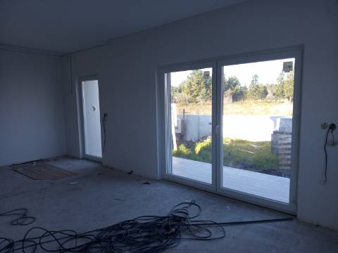 Moradia T3+1 em fase de acabamentos com Jardim e Terreno