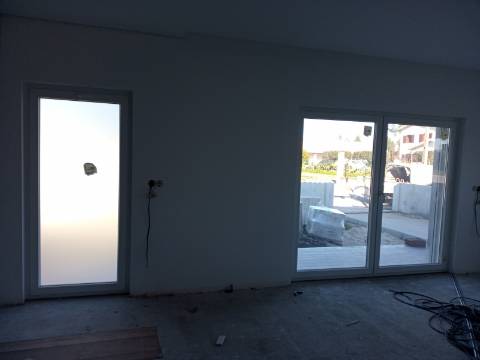 Moradia T3+1 em fase de acabamentos com Jardim e Terreno