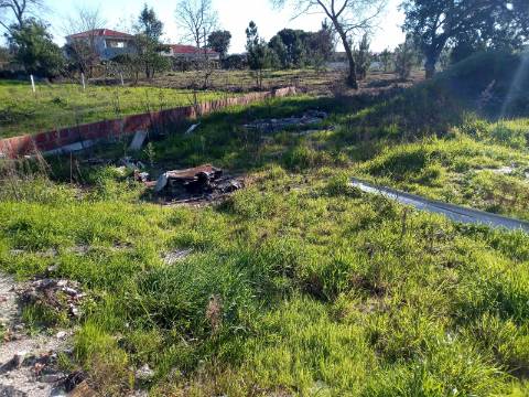 Moradia T3+1 em fase de acabamentos com Jardim e Terreno