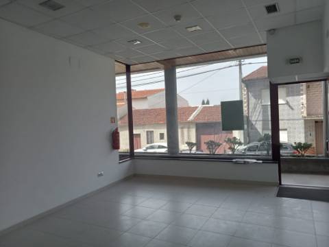 Loja para Comércio e Serviços