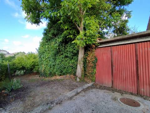 Terreno para construção, com casa em Ruinas - a 5 Km de Anadia