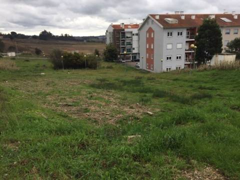 Lote para Construção de 8 fogos no centro de Oliveira do Bairro
