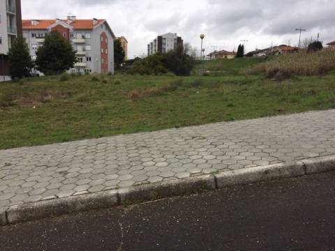 Lote para Construção de 8 fogos no centro de Oliveira do Bairro