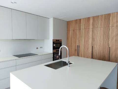 Moradia de Luxo em Aveiro - Elegância à Beira da Ria