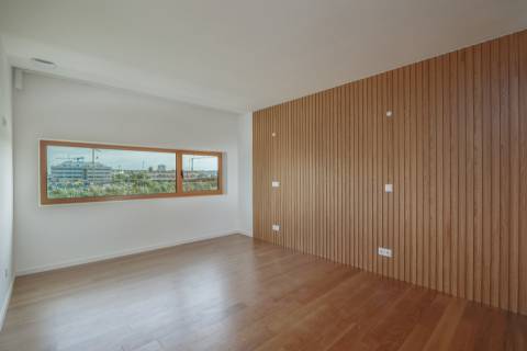 Moradia de Luxo em Aveiro - Elegância à Beira da Ria