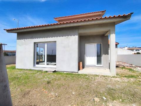 Moradia T4 - Oliveira do Bairro - Conforto, Espaço e Localização Privilegiada.