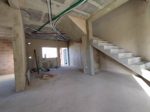 Moradia T4 - Oliveira do Bairro - Conforto, Espaço e Localização Privilegiada.