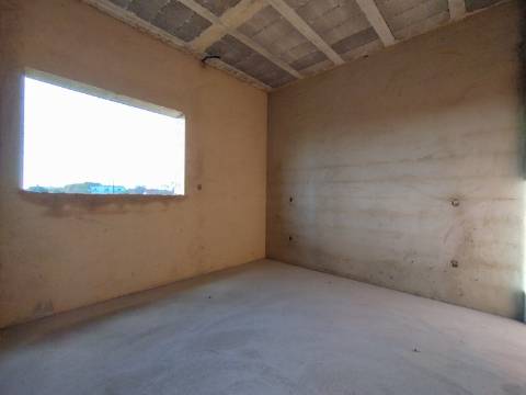 Moradia T4 - Oliveira do Bairro - Conforto, Espaço e Localização Privilegiada.