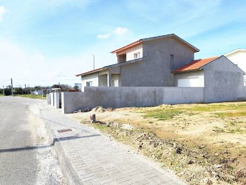 Moradia T4 - Oliveira do Bairro - Conforto, Espaço e Localização Privilegiada.