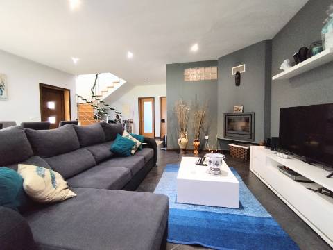 Moradia T4, Garagem e Quintal, Oliveira do Bairro