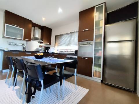 Moradia T4, Garagem e Quintal, Oliveira do Bairro