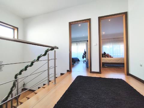 Moradia T4, Garagem e Quintal, Oliveira do Bairro