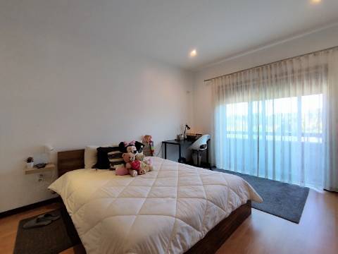 Moradia T4, Garagem e Quintal, Oliveira do Bairro