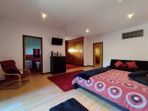 Moradia T4, Garagem e Quintal, Oliveira do Bairro