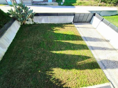 Moradia T4, Garagem e Quintal, Oliveira do Bairro
