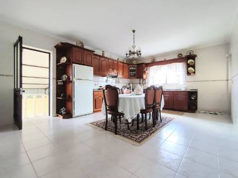 Moradia T3+T2 e terreno na Malhada de Cima, Cantanhede