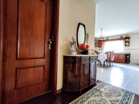 Moradia T3+T2 e terreno na Malhada de Cima, Cantanhede