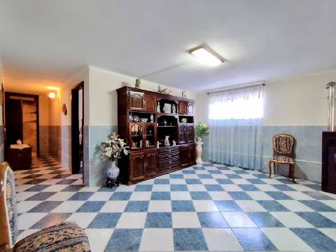 Moradia T3+T2 e terreno na Malhada de Cima, Cantanhede