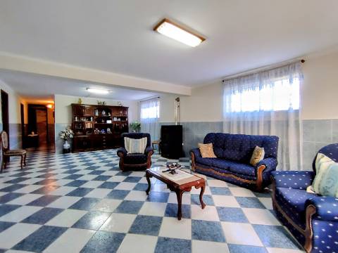 Moradia T3+T2 e terreno na Malhada de Cima, Cantanhede