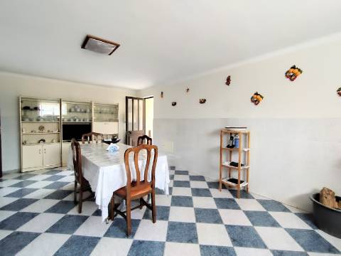 Moradia T3+T2 e terreno na Malhada de Cima, Cantanhede