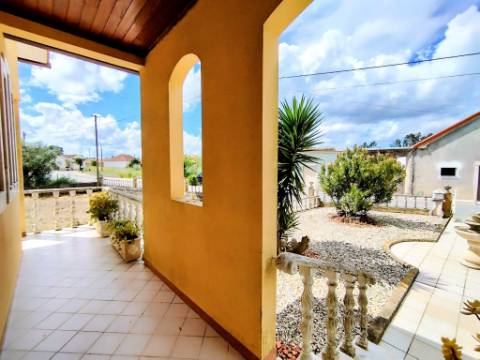 Moradia T3+T2 e terreno na Malhada de Cima, Cantanhede