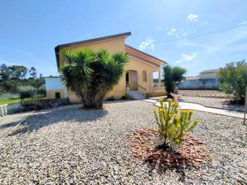 Moradia T3+T2 e terreno na Malhada de Cima, Cantanhede